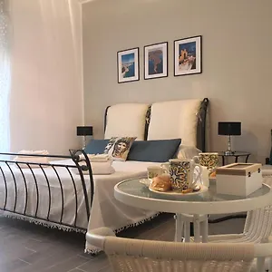 https://casa-la-morettina-cortile-privato-interno.sicilyhotelsitaly.net